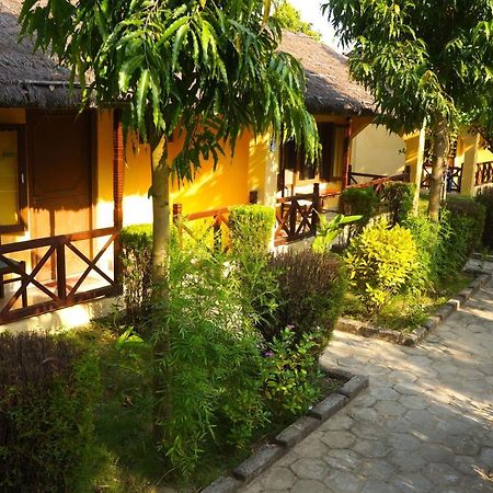 Mr. B'S Place Bardiya Экстерьер фото