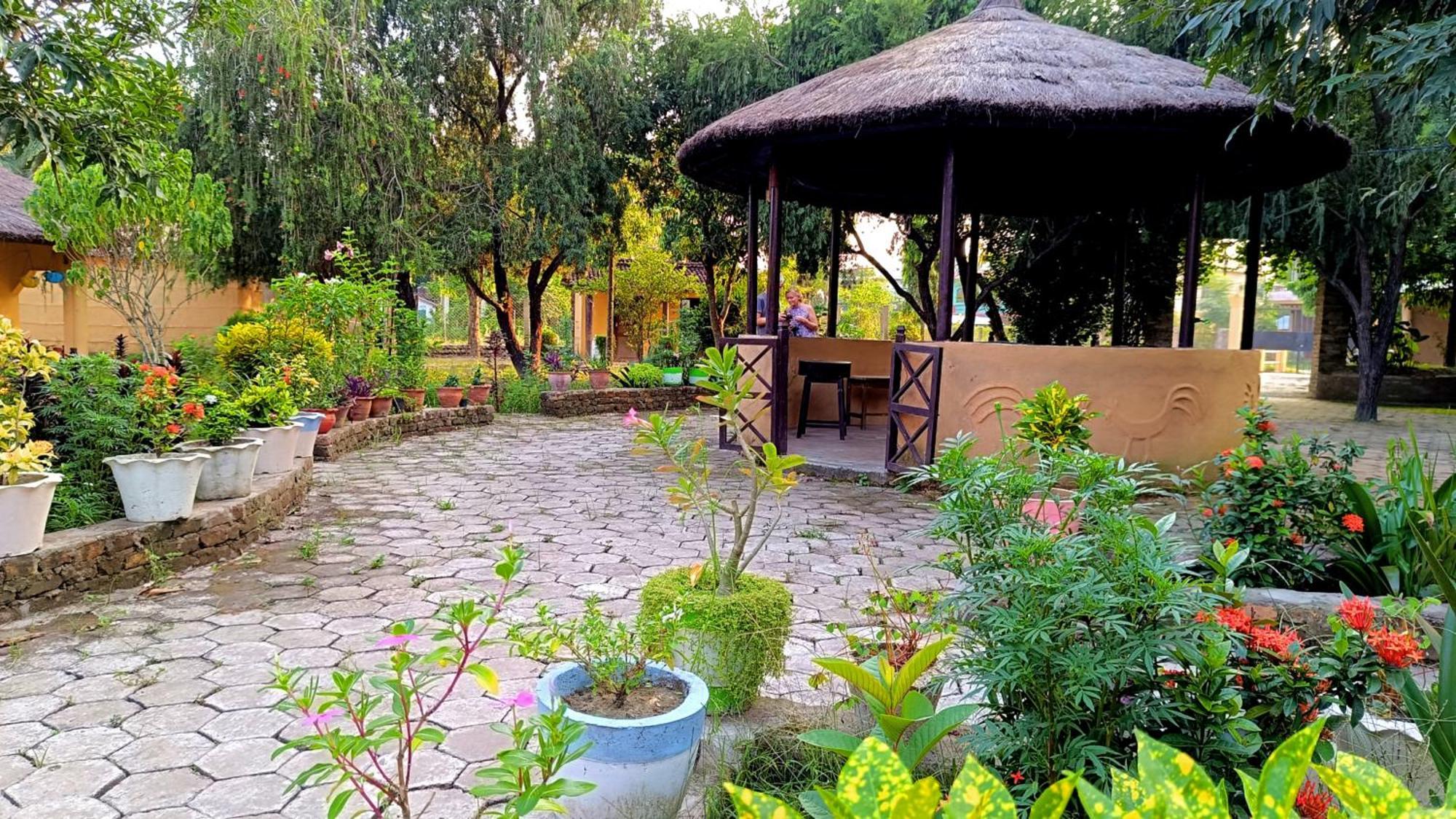 Mr. B'S Place Bardiya Экстерьер фото