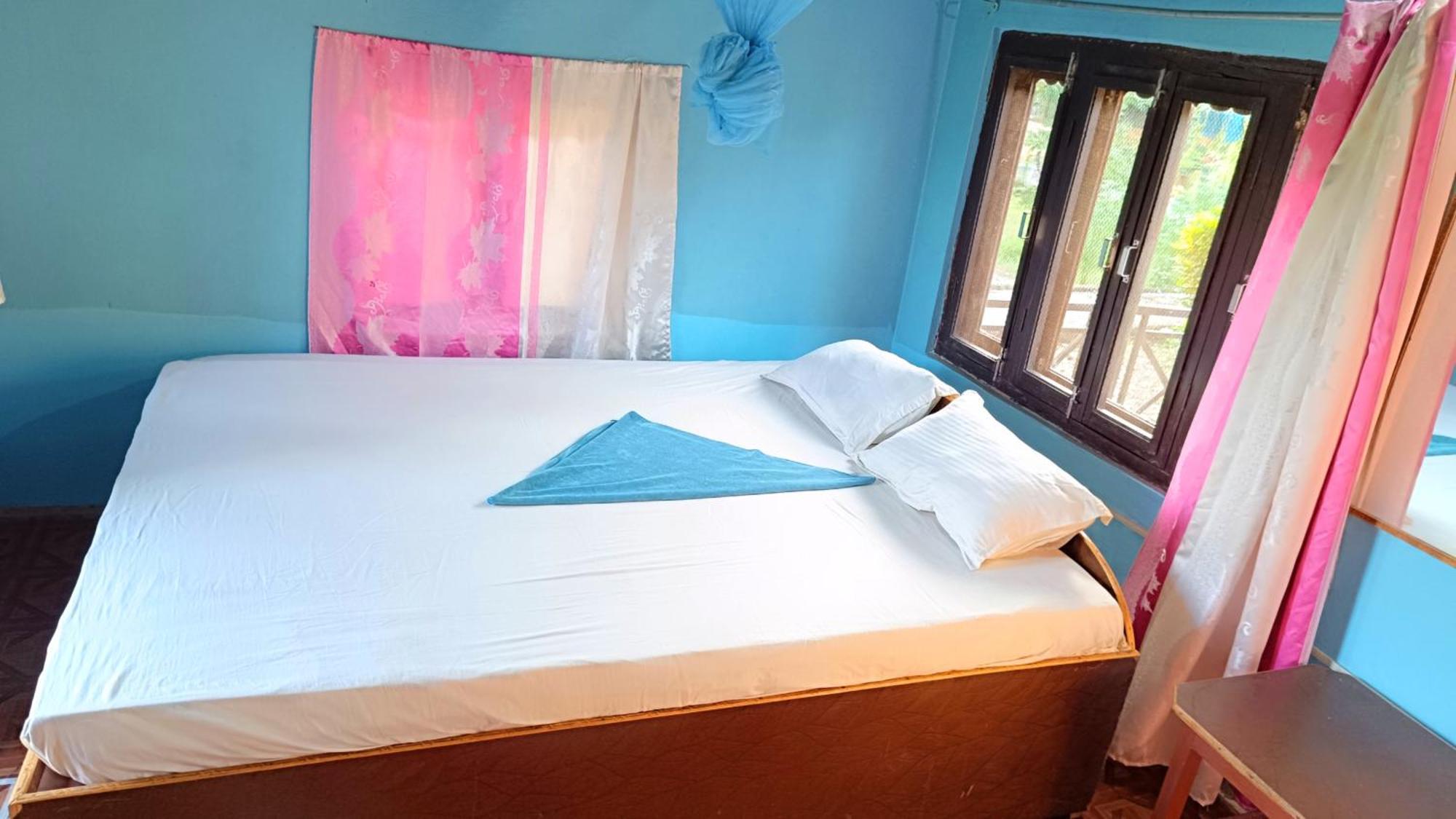 Mr. B'S Place Bardiya Номер фото