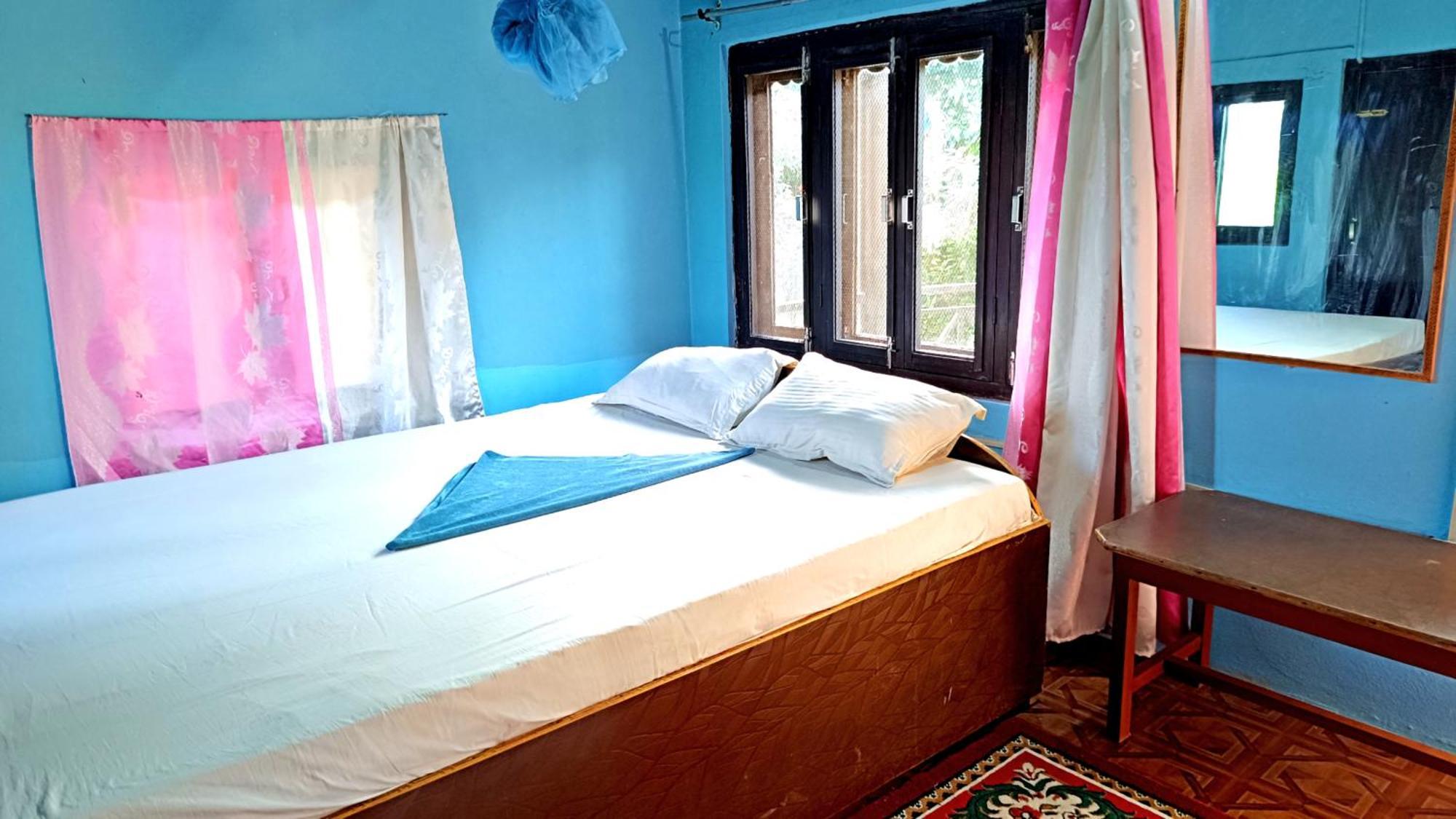 Mr. B'S Place Bardiya Номер фото