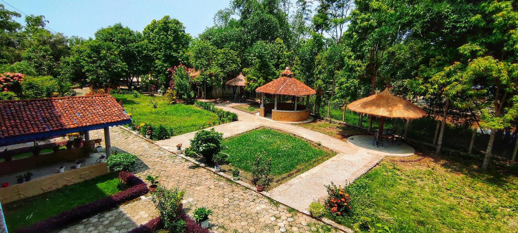 Mr. B'S Place Bardiya Экстерьер фото