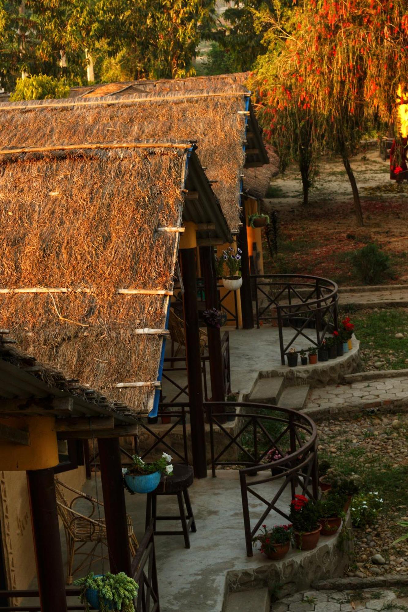 Mr. B'S Place Bardiya Экстерьер фото