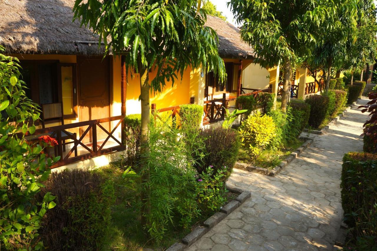 Mr. B'S Place Bardiya Экстерьер фото